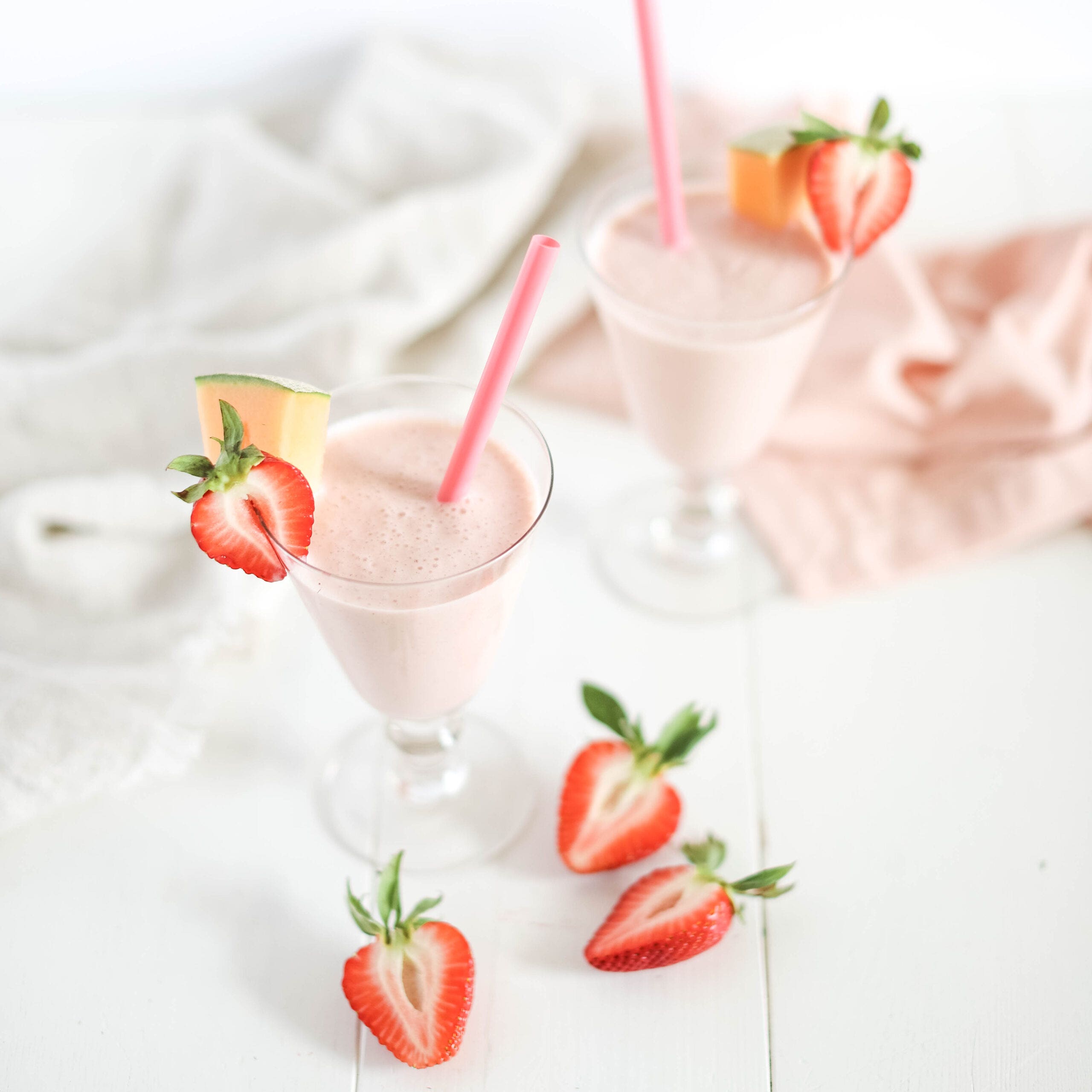 vegan-strawberry-melon-smoothies-recipe-bank-fraiche-table