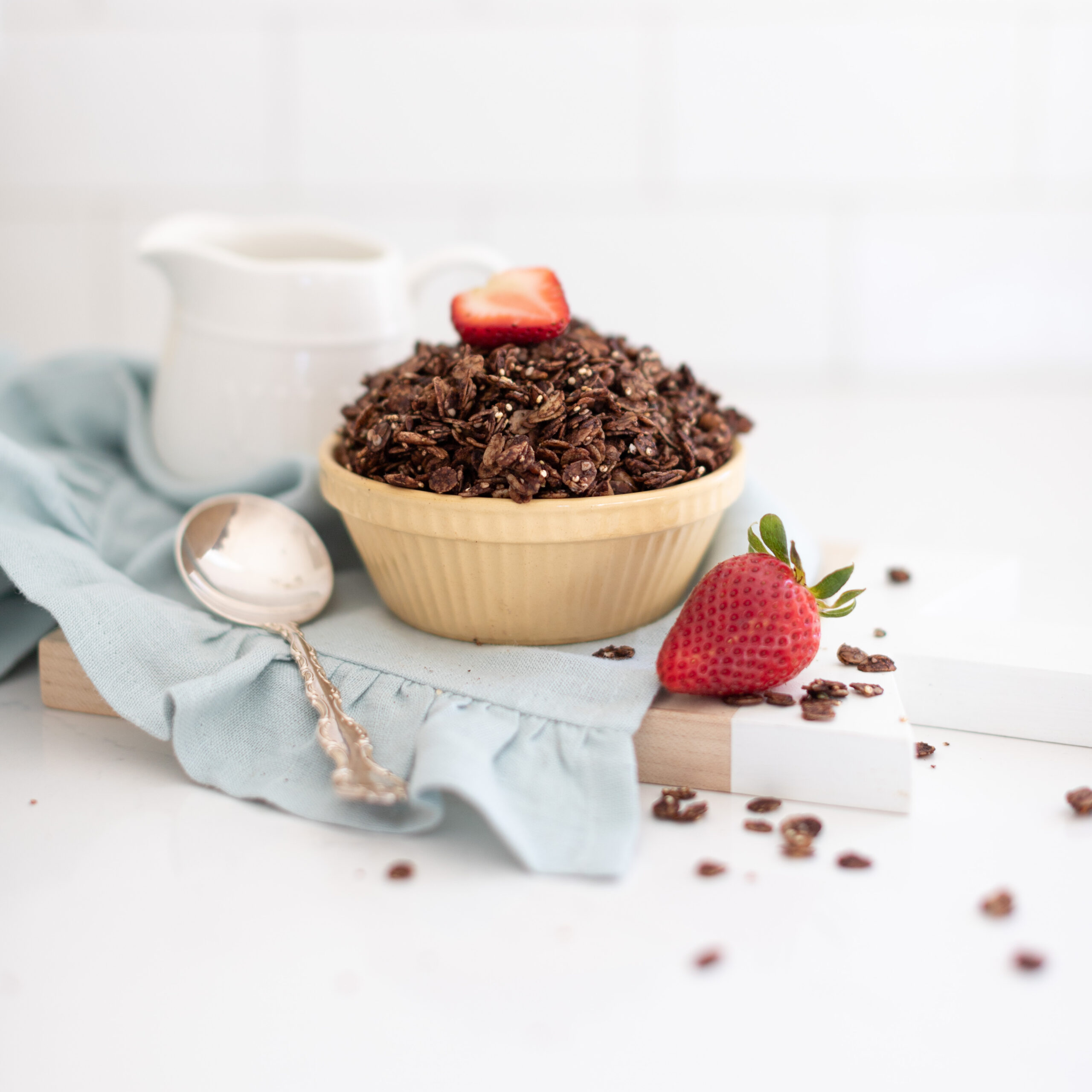 gf-chocolate-granola-fraiche-table