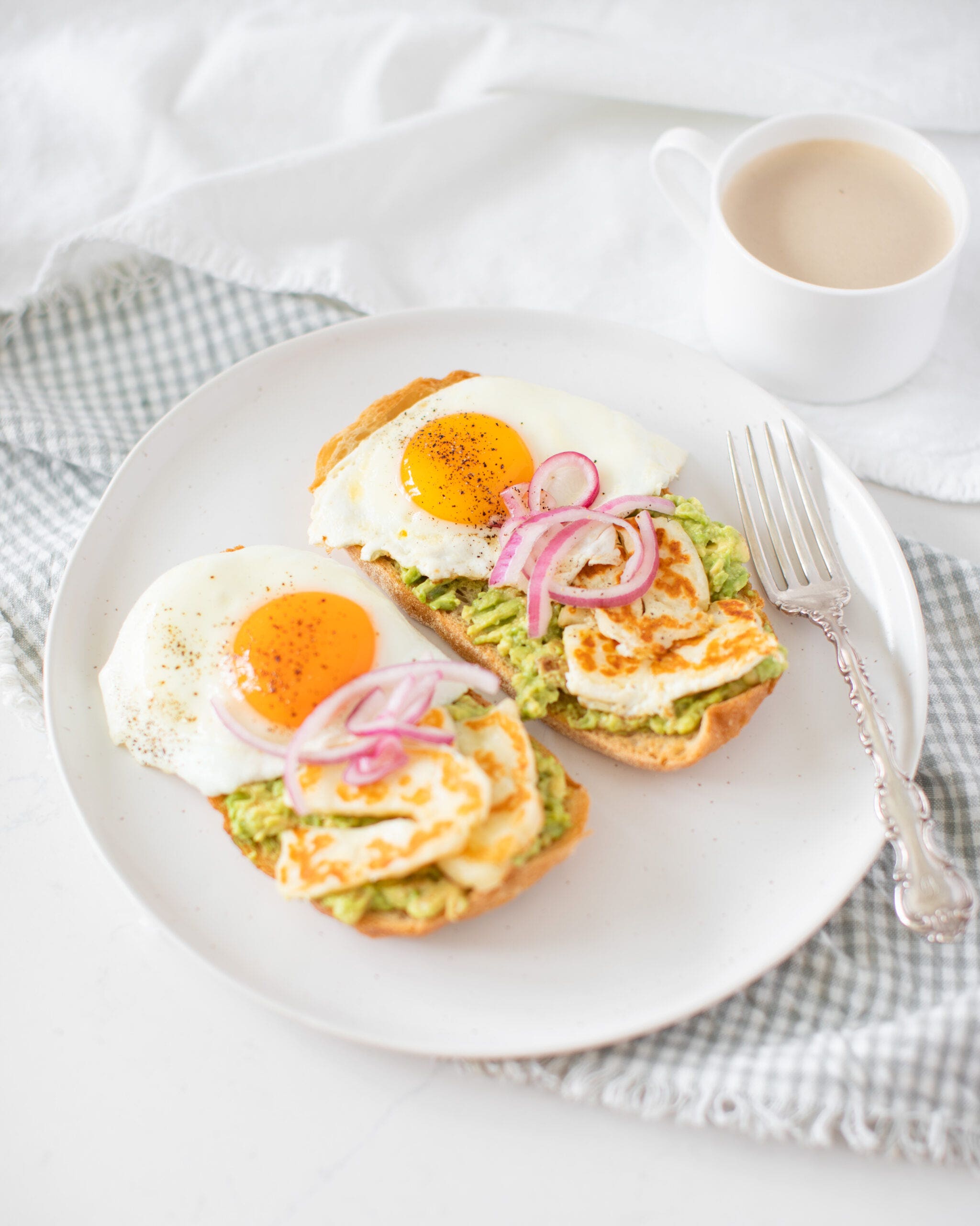 avocado and halloumi on toast with pickled red onion